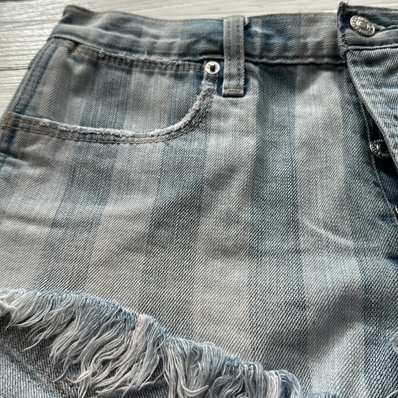 Abercrombie& Fitch Festival High Rise Cut Off Denim Short size 2 - Picture 4 of 6